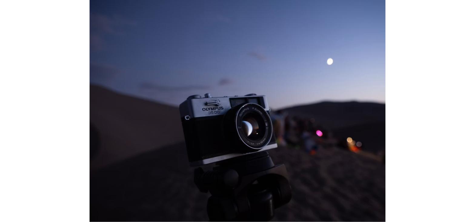 Perseid meteor shower 2026 viewing setup with a camera on a tripod photographing the night sky