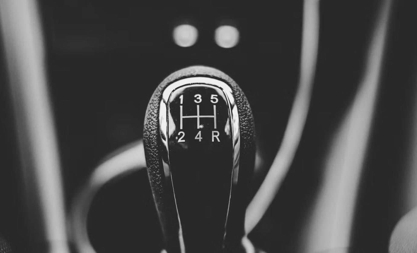 Close-up of a manual gear shifter, symbolizing the McLaren McL 6GT return to manual transmission